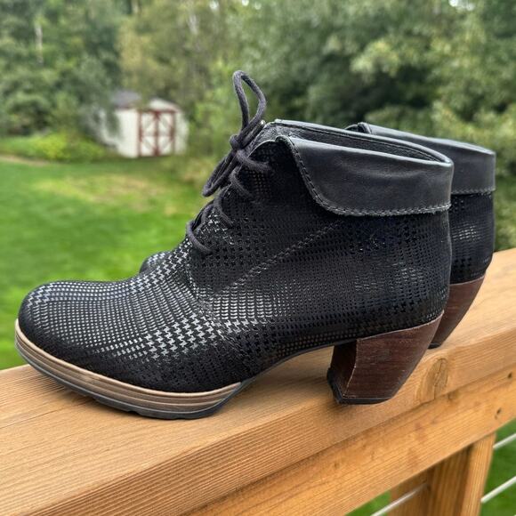 Wolky size 6 (EU 37) Jacquerie Dessin Suede Lace Up Black Shimmer Booties - Picture 13 of 13